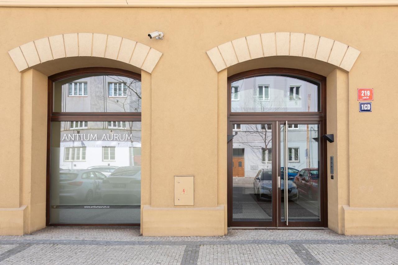 Apartment With Balcony And Parking Near The Prague Museum Exterior photo