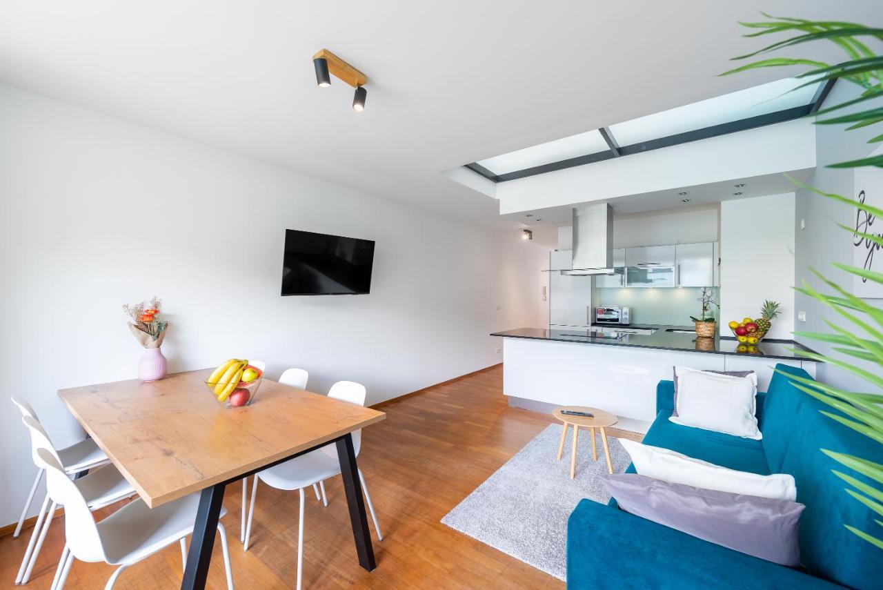 Apartment With Balcony And Parking Near The Prague Museum Exterior photo
