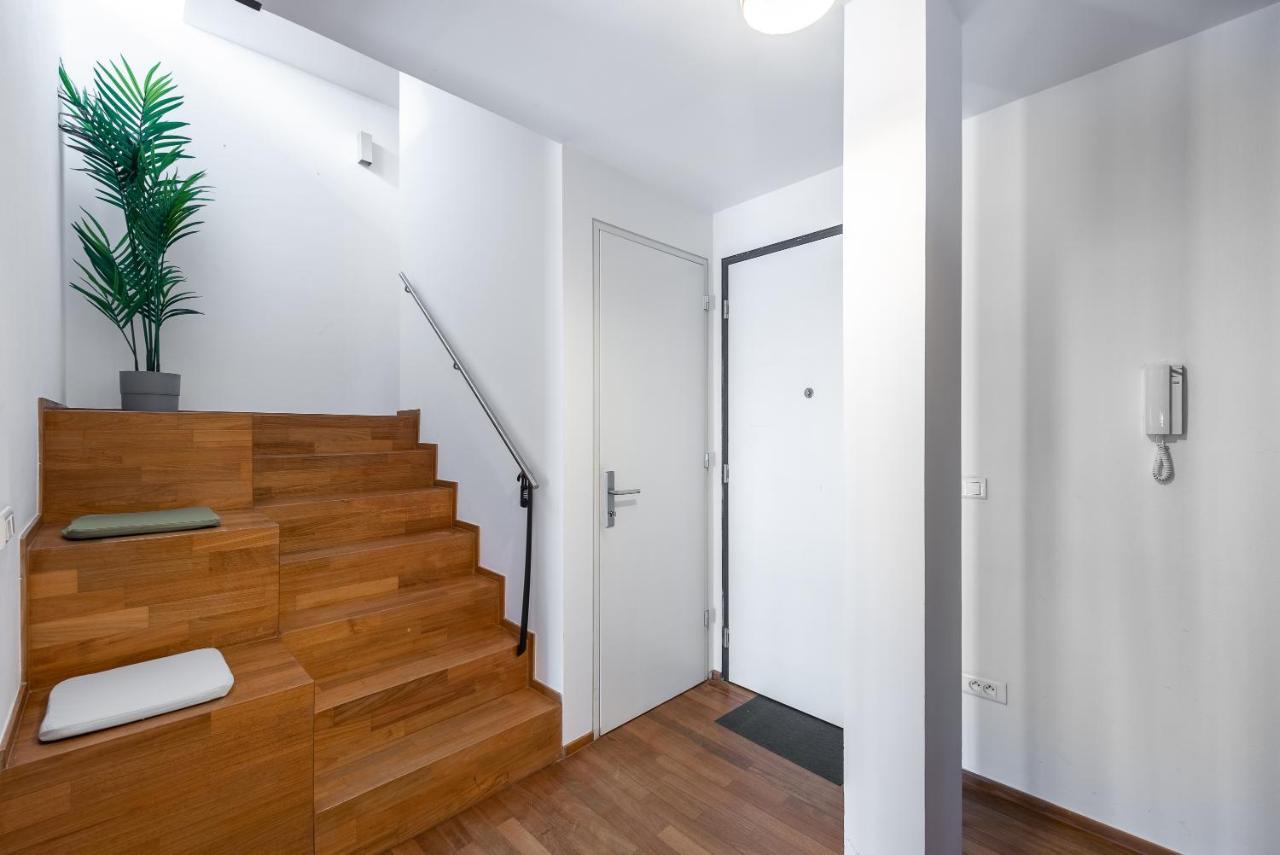 Apartment With Balcony And Parking Near The Prague Museum Exterior photo