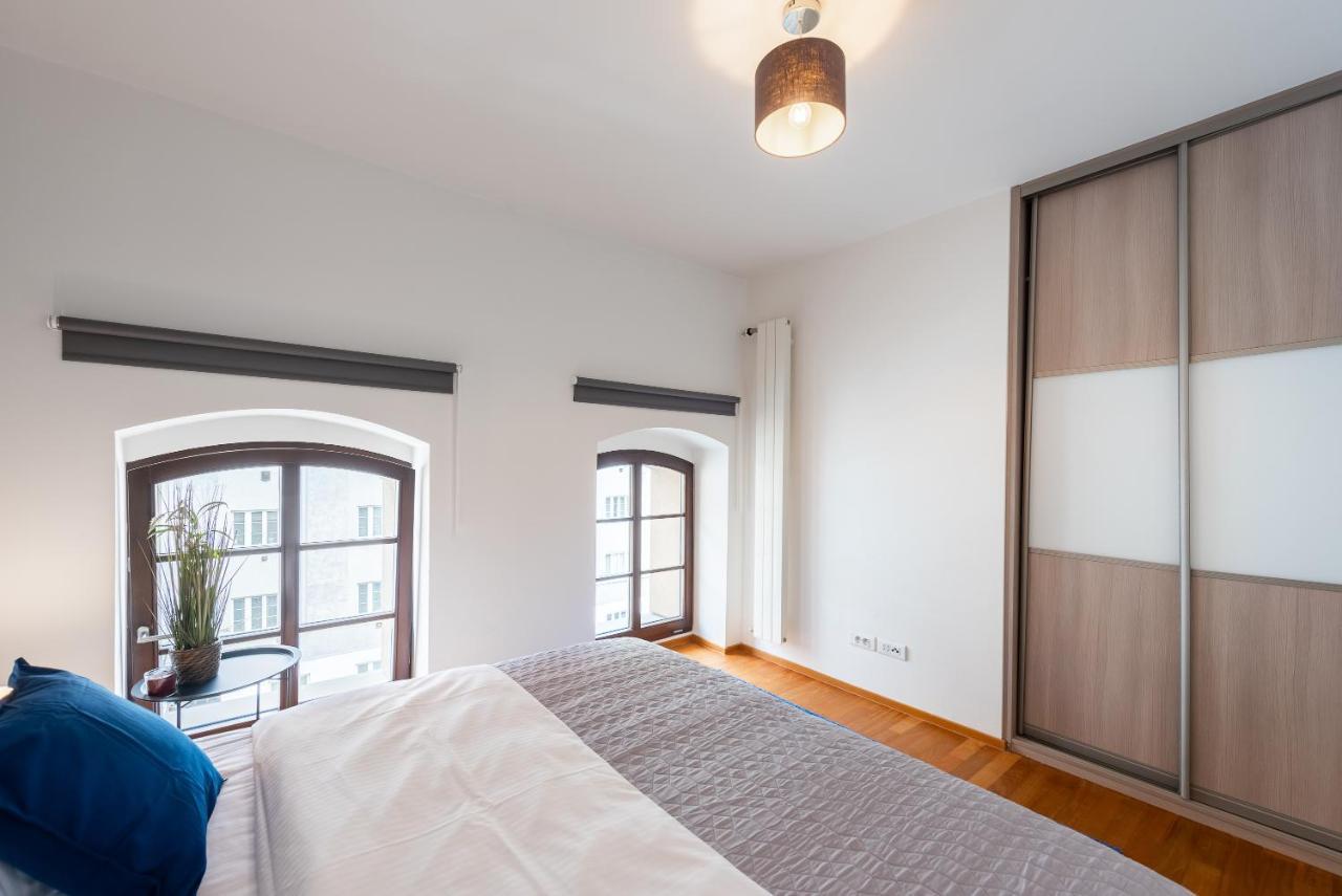 Apartment With Balcony And Parking Near The Prague Museum Exterior photo