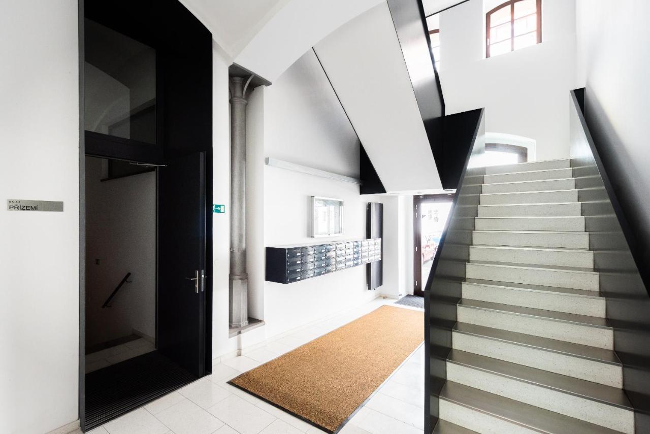 Apartment With Balcony And Parking Near The Prague Museum Exterior photo