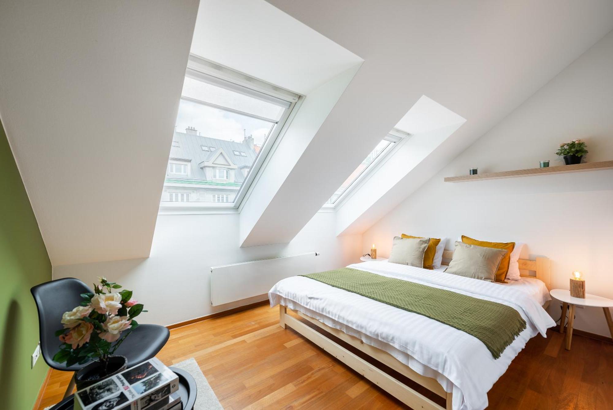 Apartment With Balcony And Parking Near The Prague Museum Exterior photo