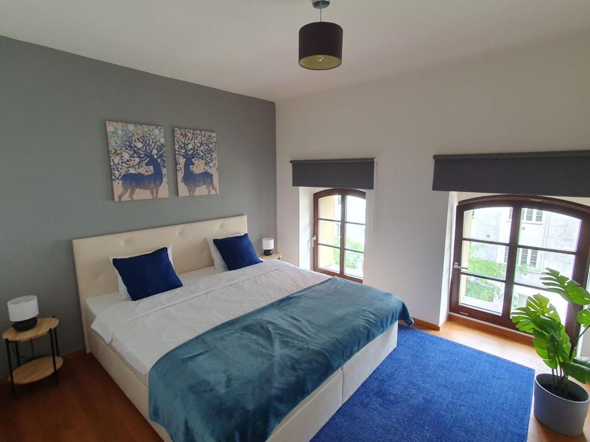 Apartment With Balcony And Parking Near The Prague Museum Exterior photo